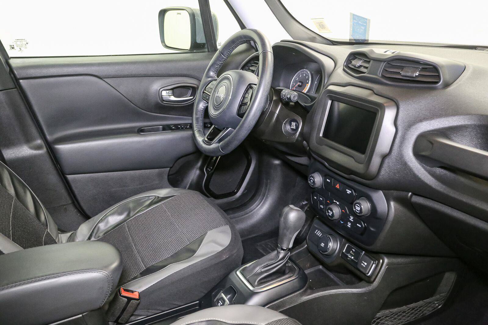 Used 2020 Jeep Renegade Altitude AWD/4WD image 17