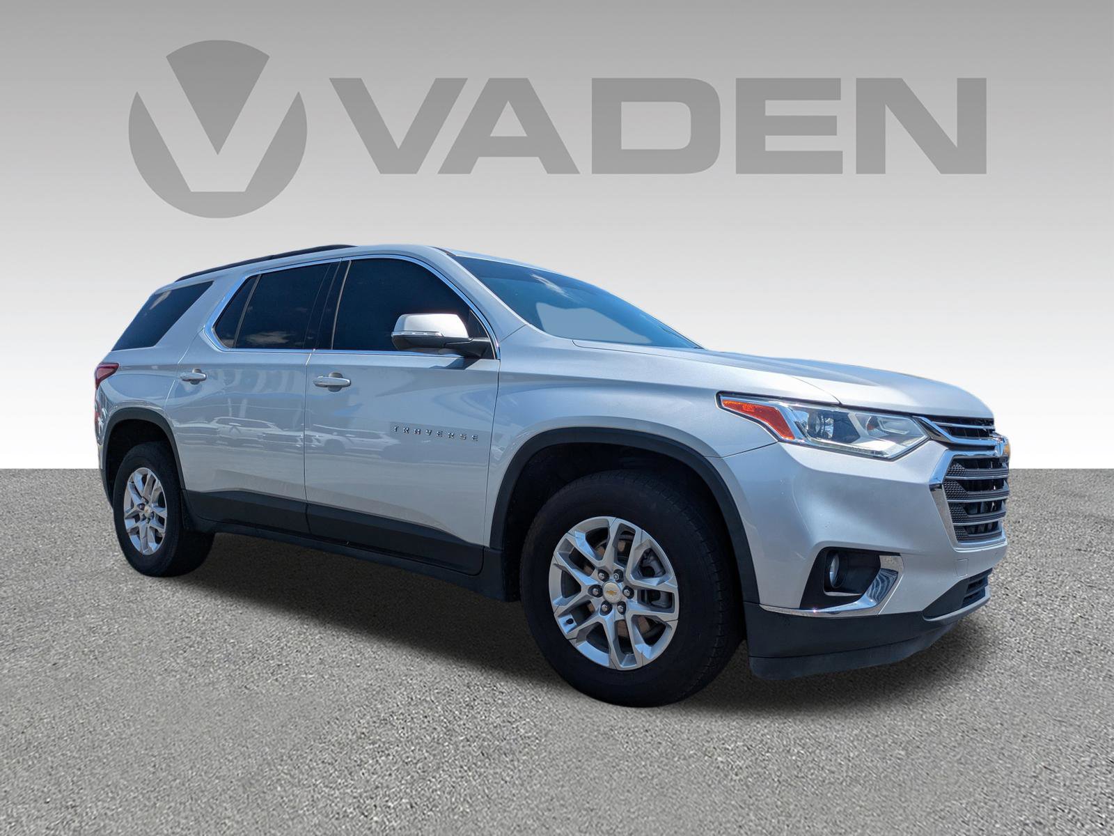 Used 2021 Chevrolet Traverse LT FWD image 3