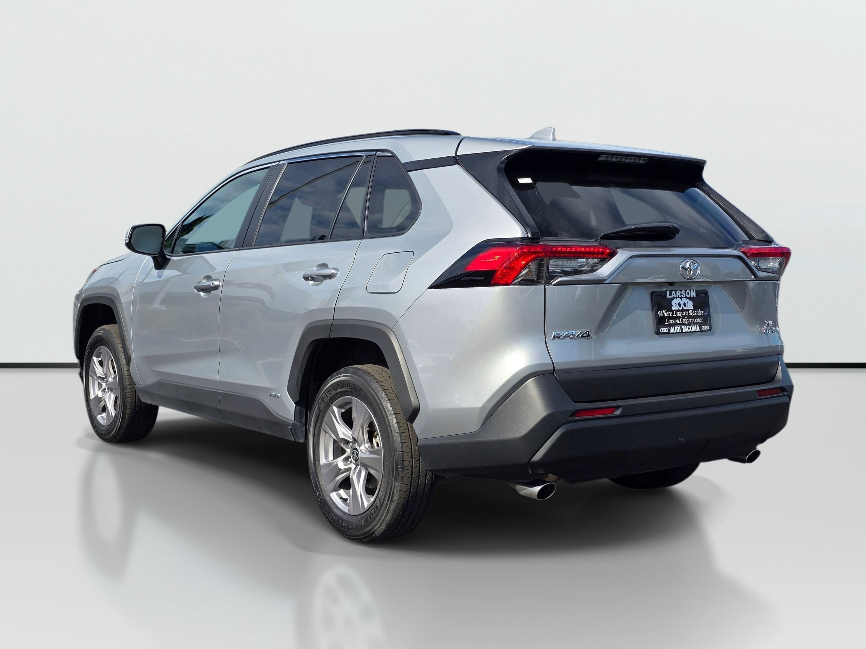 Used 2025 Toyota RAV4 XLE w/ Convenience Package AWD/4WD image 3