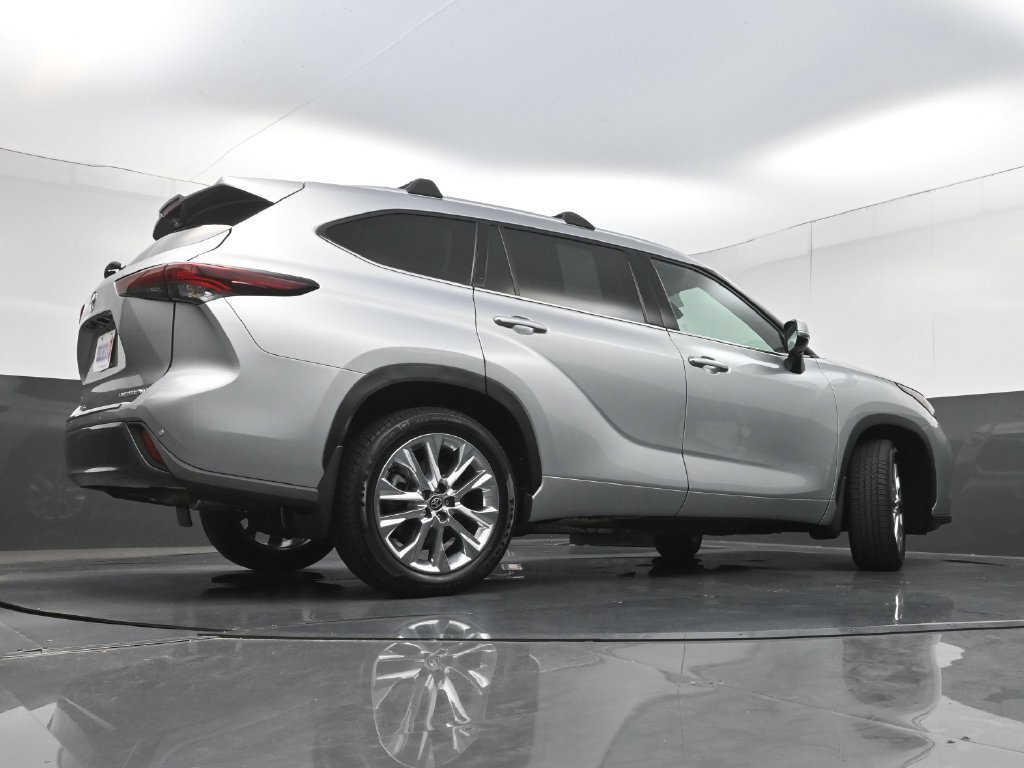 Used 2024 Toyota Highlander Limited AWD/4WD image 34