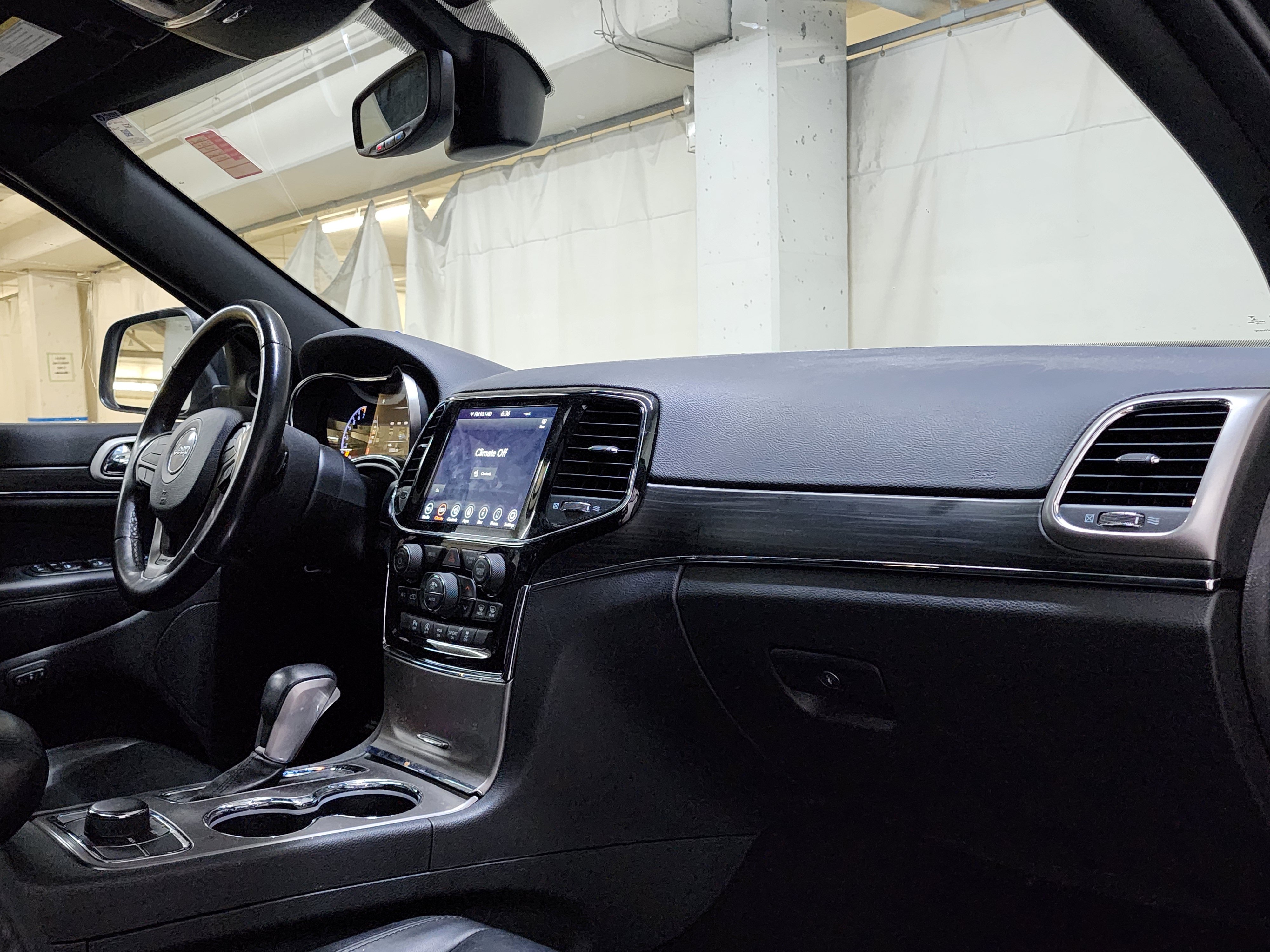 Used 2020 Jeep Grand Cherokee Limited AWD/4WD image 22