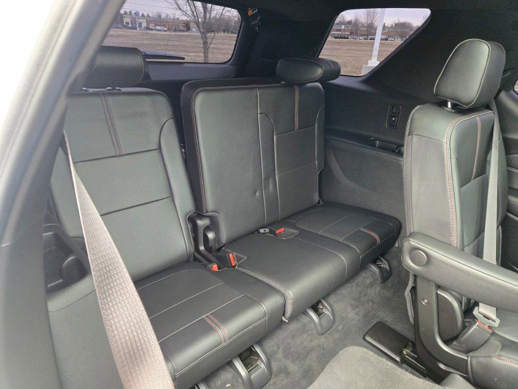 Used 2022 Chevrolet Traverse RS w/ LPO, Floor Liner Package AWD/4WD image 13