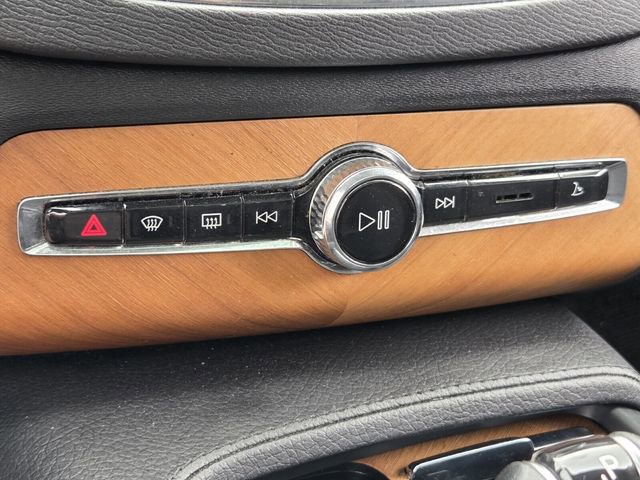 Used 2022 Volvo XC90 T5 Momentum image 24