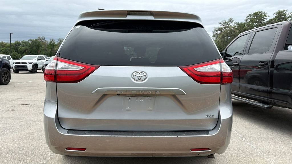 Used 2016 Toyota Sienna XLE FWD image 6