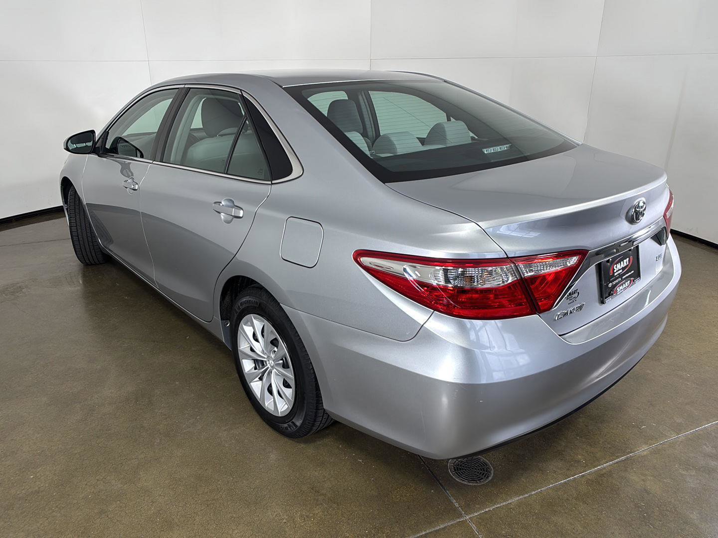 Used 2015 Toyota Camry LE FWD image 13