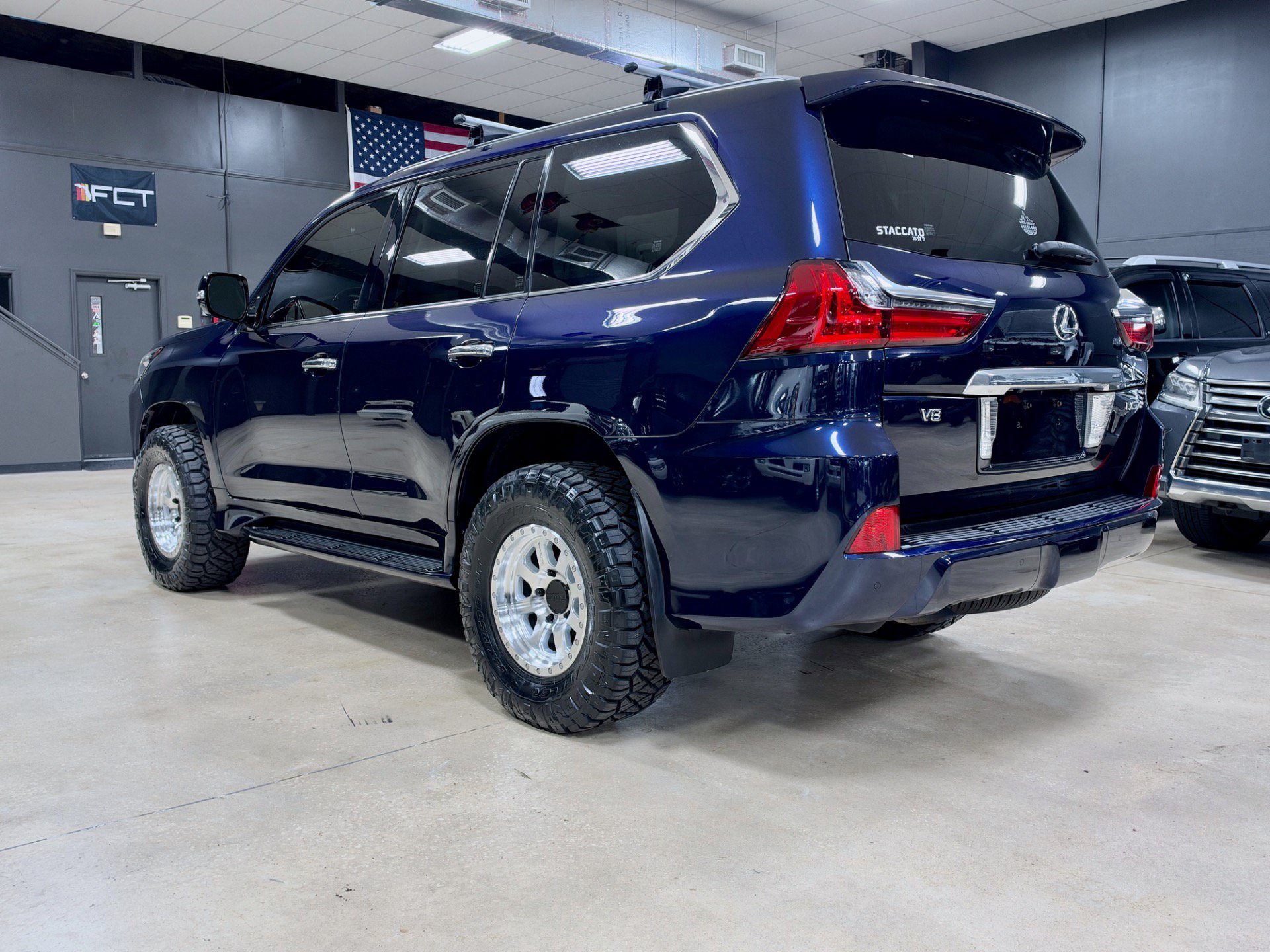 Used 2017 Lexus LX 570 4WD w/ Luxury Package image 9