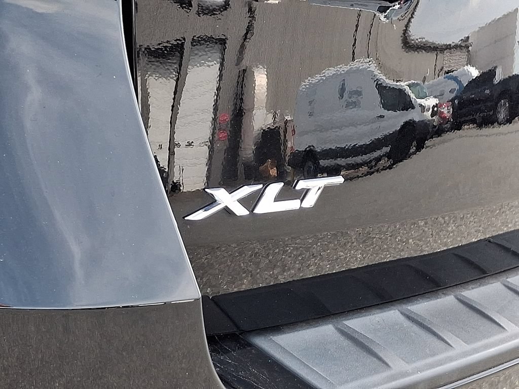Used 2021 Ford Explorer XLT w/ Equipment Group 202A AWD/4WD image 31
