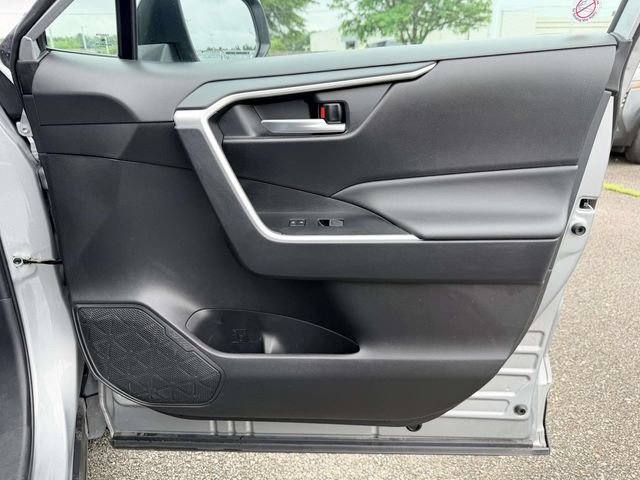 Used 2025 Toyota RAV4 XLE AWD/4WD image 8