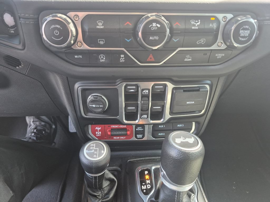 Used 2024 Jeep Wrangler Unlimited Rubicon AWD/4WD image 13