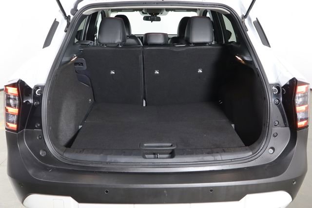 Used 2025 Nissan Kicks SR FWD image 18