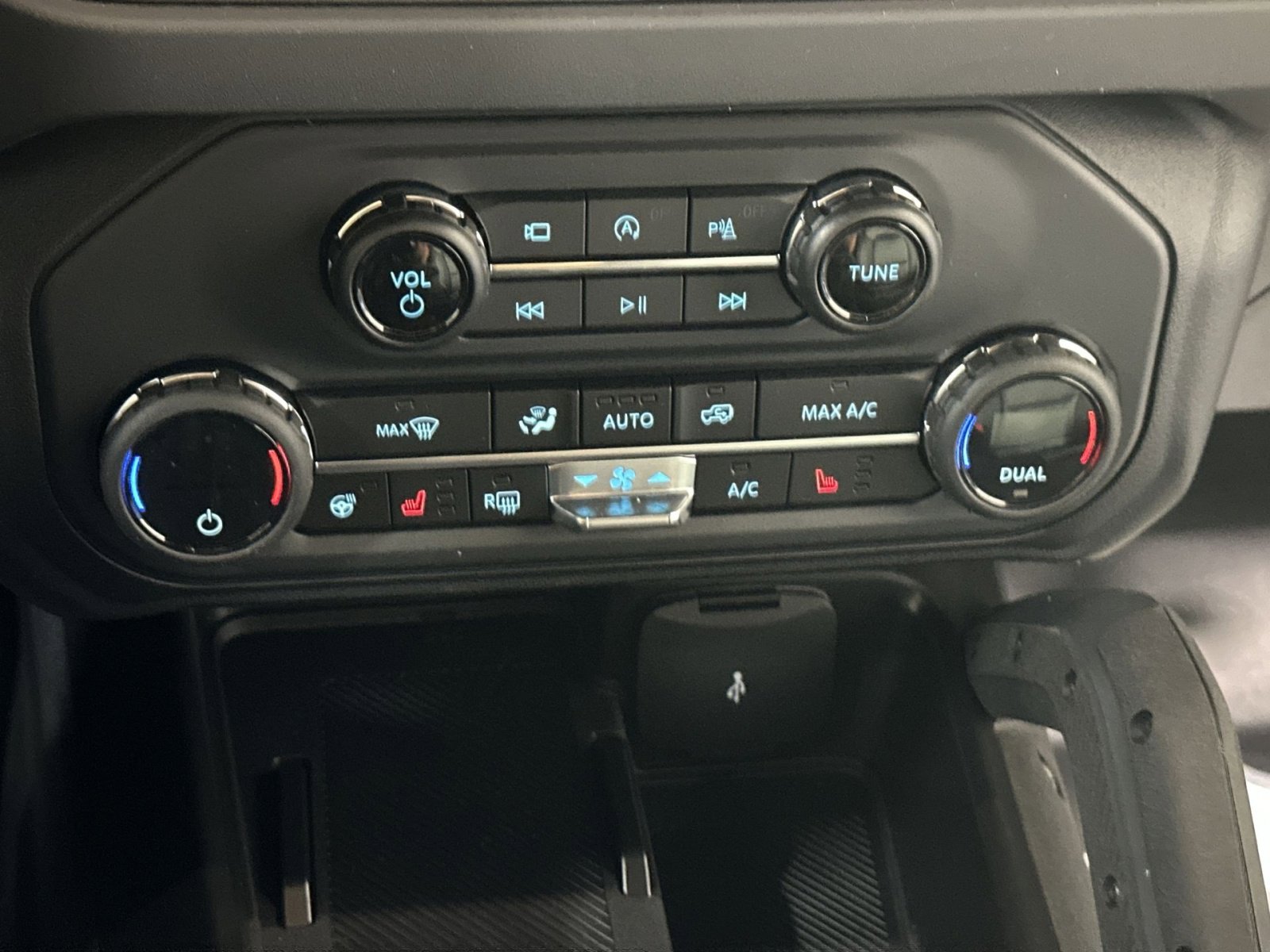 New 2025 Ford Bronco Badlands image 27