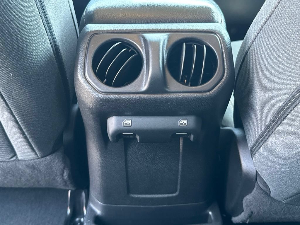 Used 2024 Jeep Wrangler Unlimited w/ Convenience Group AWD/4WD image 32