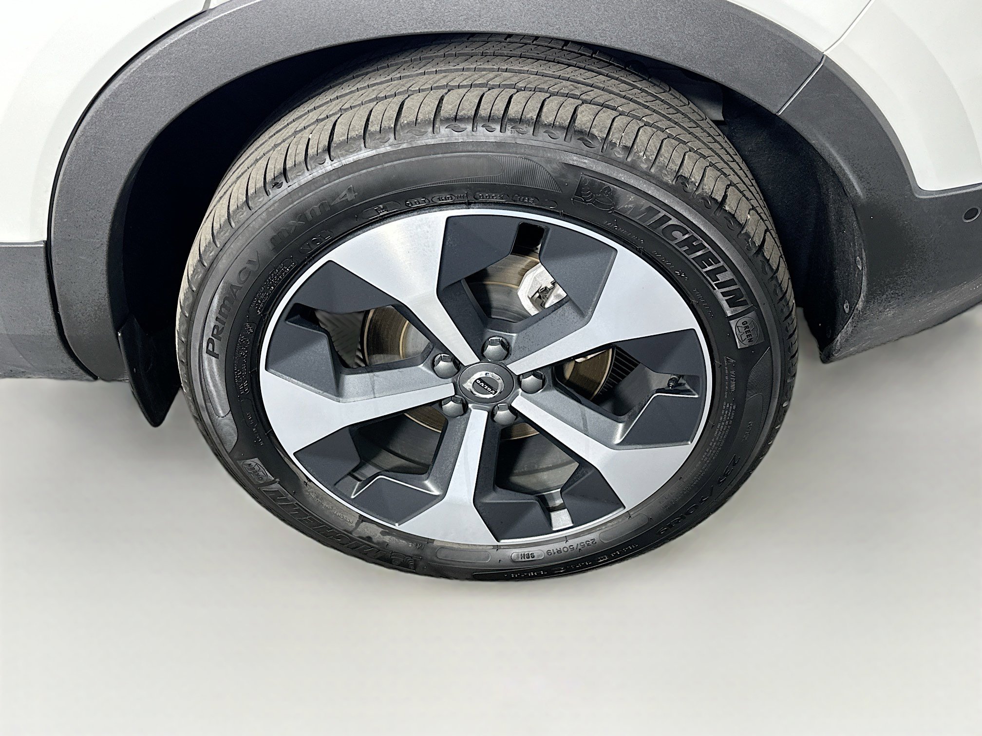 Used 2025 Volvo XC40 B5 Plus image 11