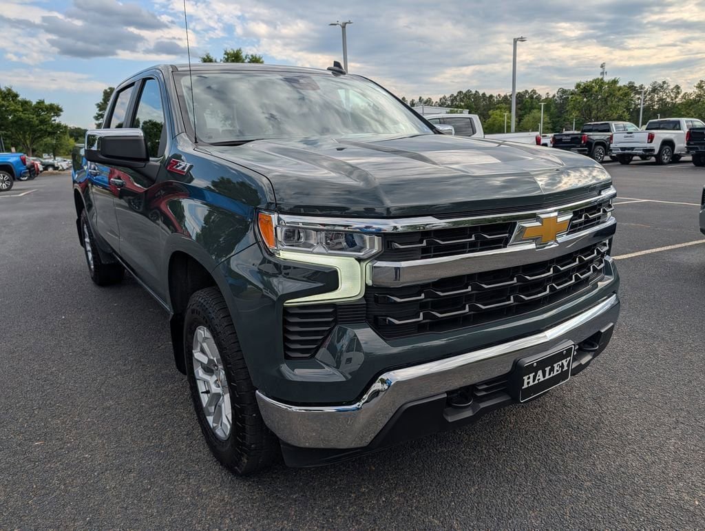 Used 2025 Chevrolet Silverado 1500 LT AWD/4WD image 2