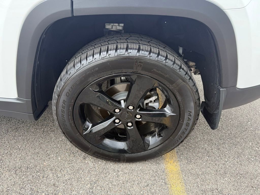 Used 2025 Jeep Grand Cherokee Altitude image 42