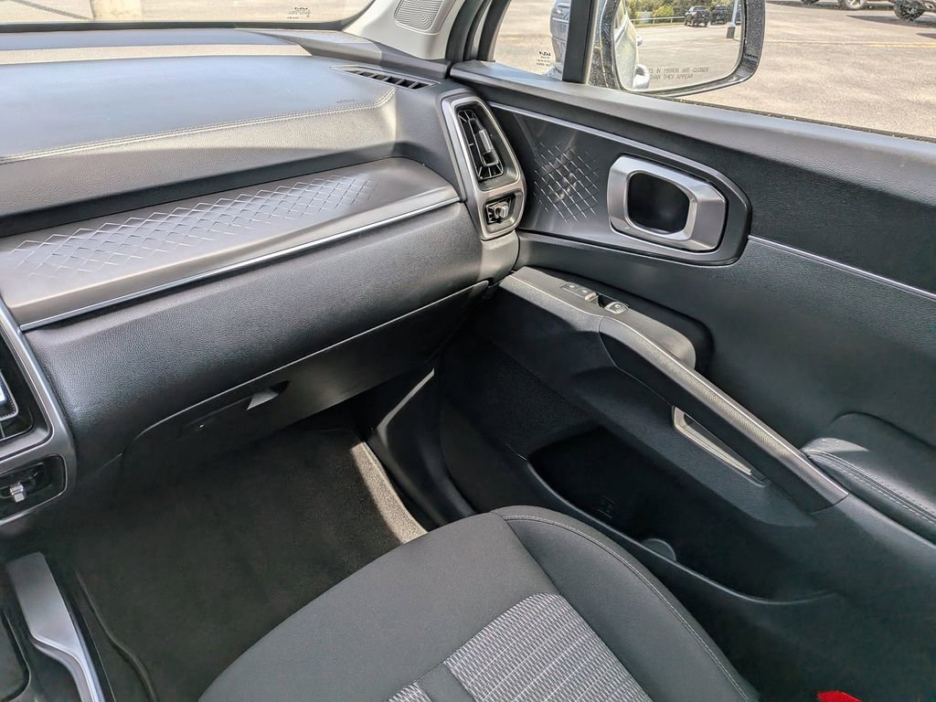 Used 2022 Kia Sorento LX FWD image 19