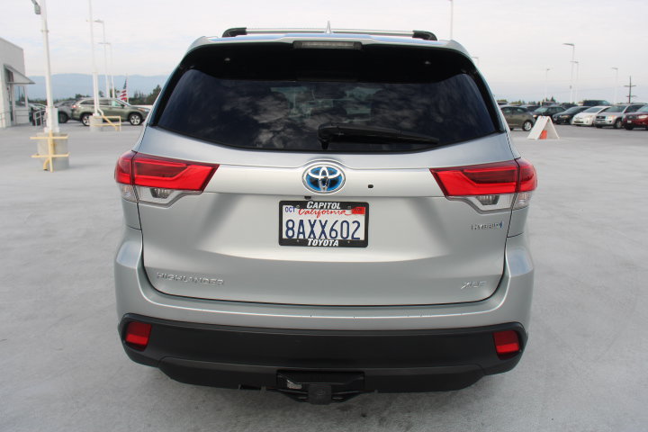 Used 2017 Toyota Highlander XLE AWD/4WD image 4