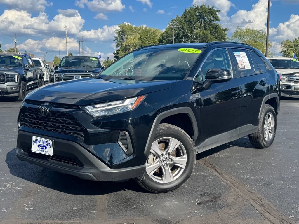 Used 2025 Toyota RAV4 XLE AWD/4WD image 28