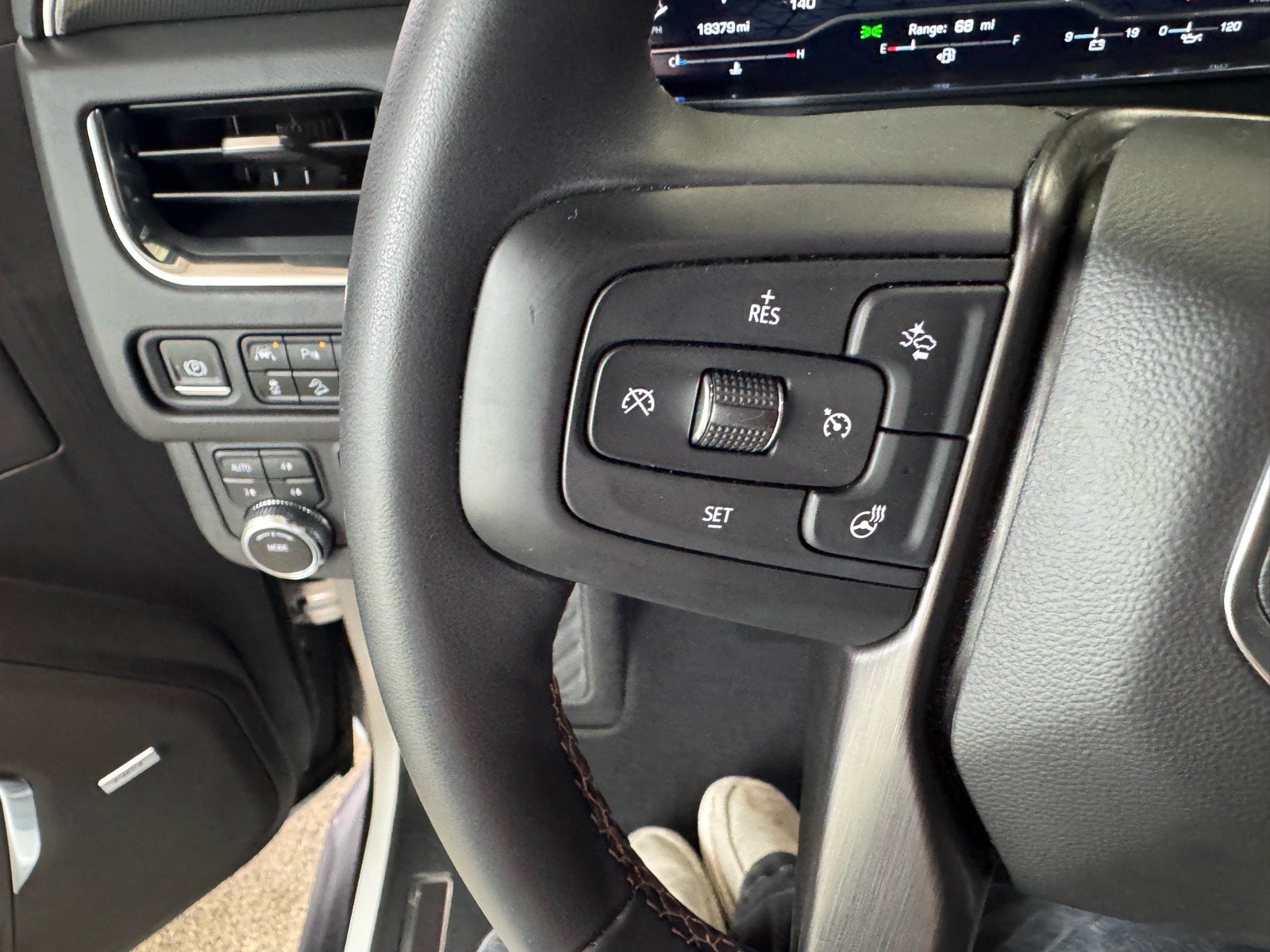 Used 2023 GMC Yukon AT4 w/ Max Trailering Package AWD/4WD image 32