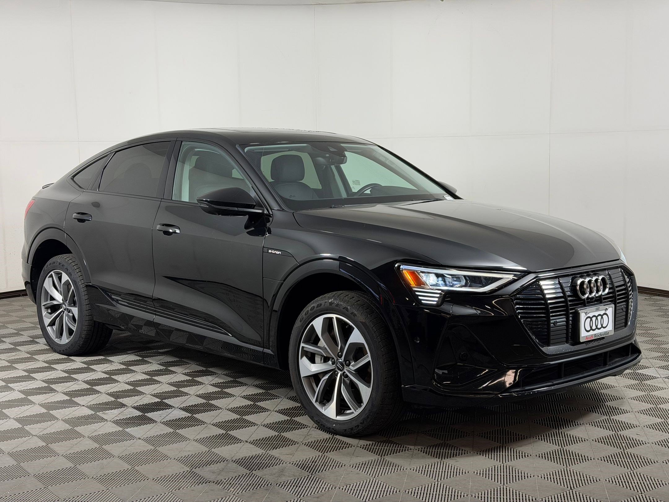 Certified 2021 Audi e-tron Premium Plus w/ Premium Plus Package AWD/4WD image 7