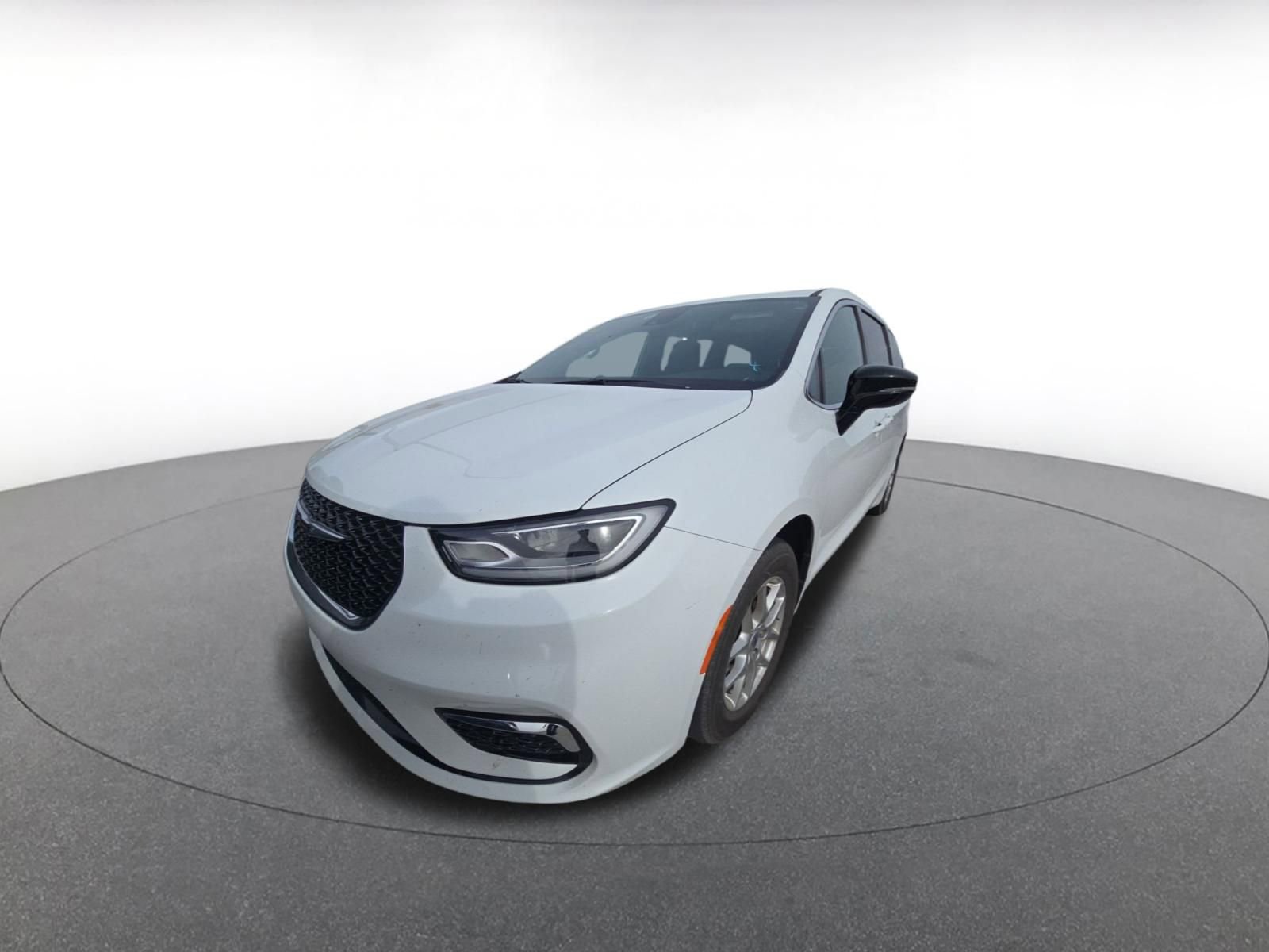 Used 2025 Chrysler Pacifica Select image 5