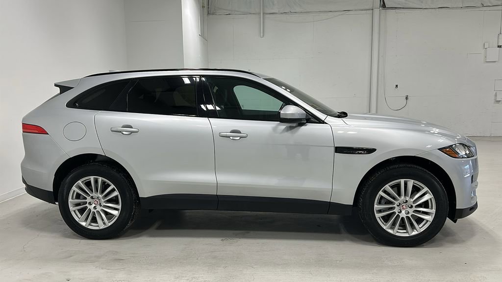 Used 2019 Jaguar F-PACE Premium image 7