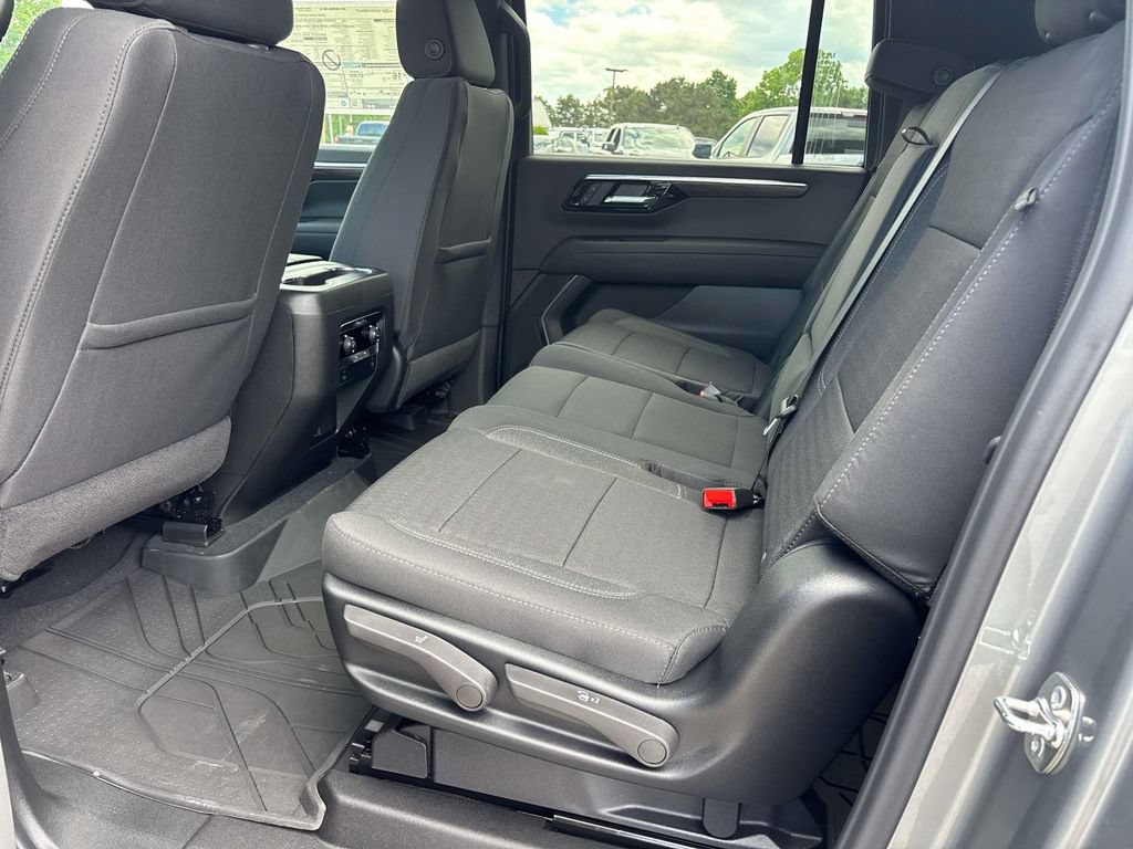 New 2026 Chevrolet Suburban LS AWD/4WD image 5