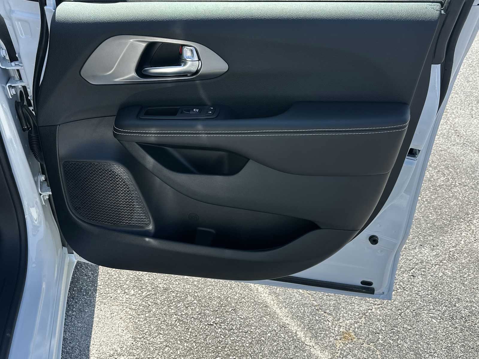 New 2026 Chrysler Pacifica Select FWD image 14