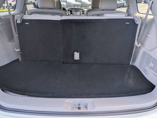Used 2016 Toyota Highlander Limited w/ Driver Technology Package FWD image 9