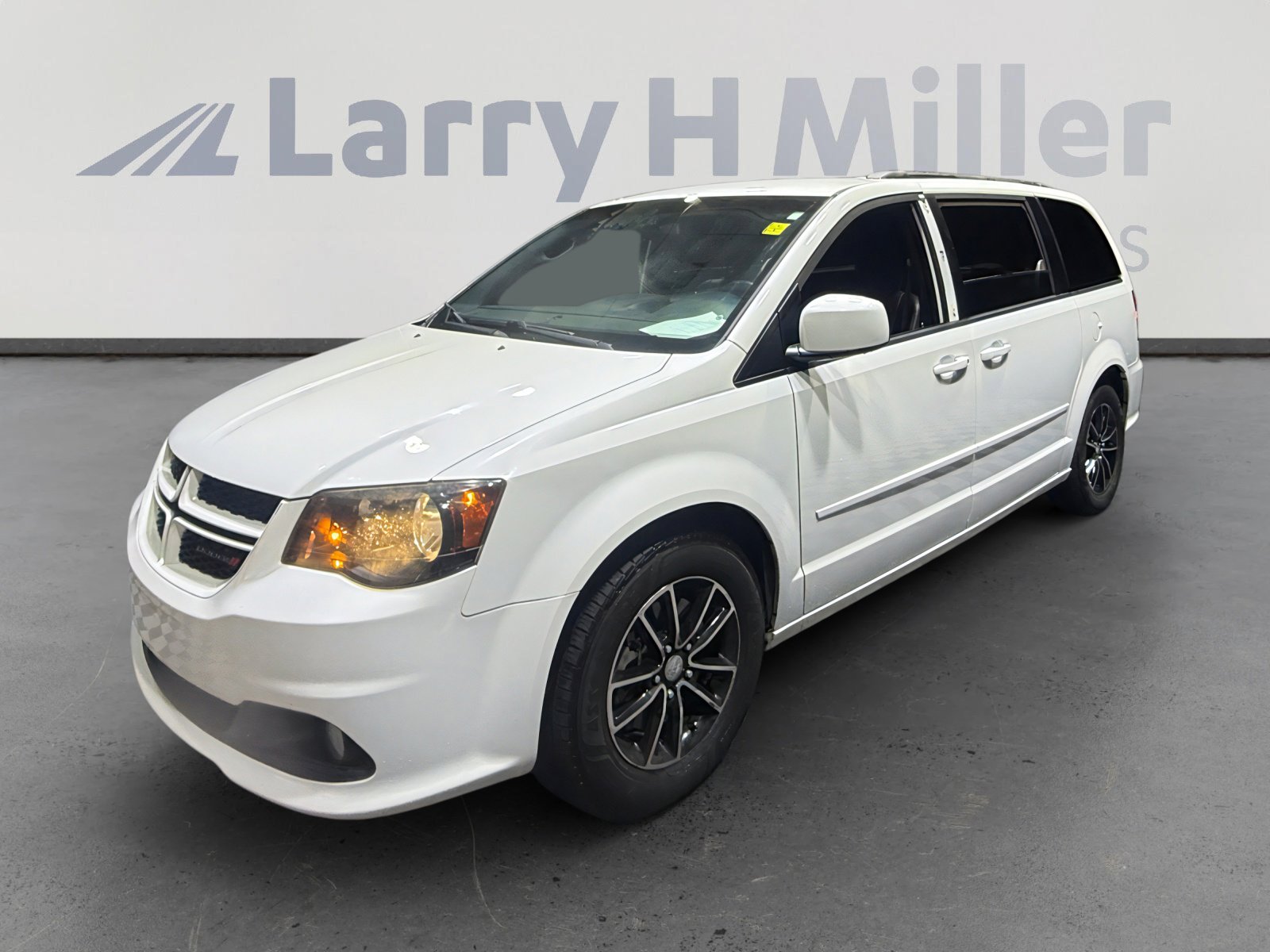 Used 2016 Dodge Grand Caravan R/T FWD image 1