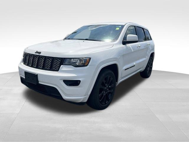 Used 2017 Jeep Grand Cherokee Altitude AWD/4WD image 3