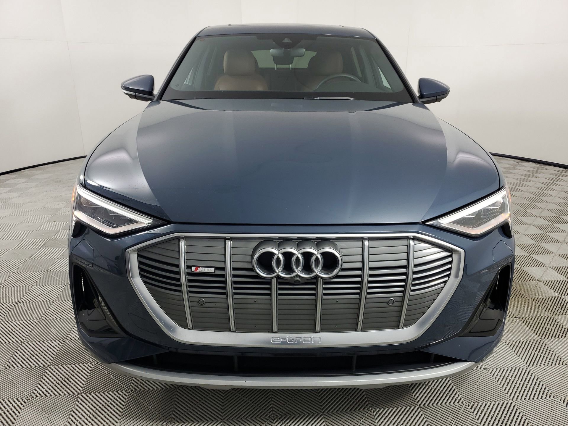 Used 2023 Audi e-tron Premium Plus w/ Premium Plus Package image 3