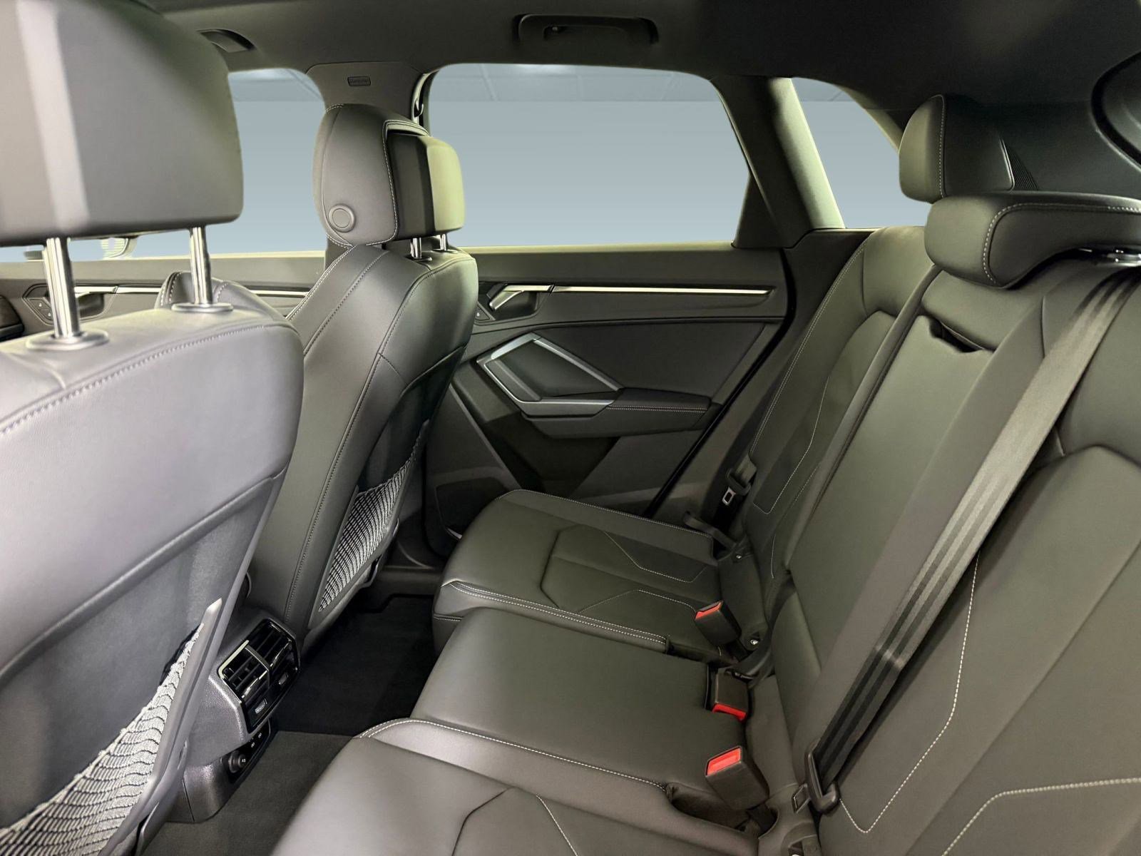 Certified 2025 Audi Q3 2.0T Premium image 24