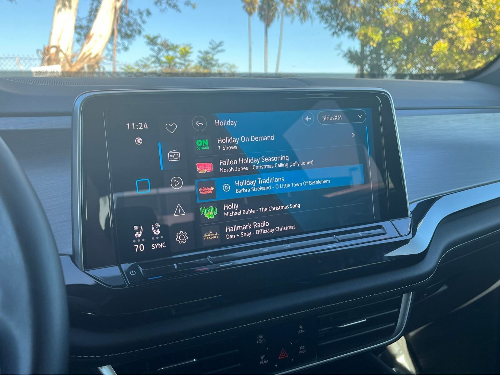 Used 2025 Volkswagen Atlas Cross Sport SE image 18