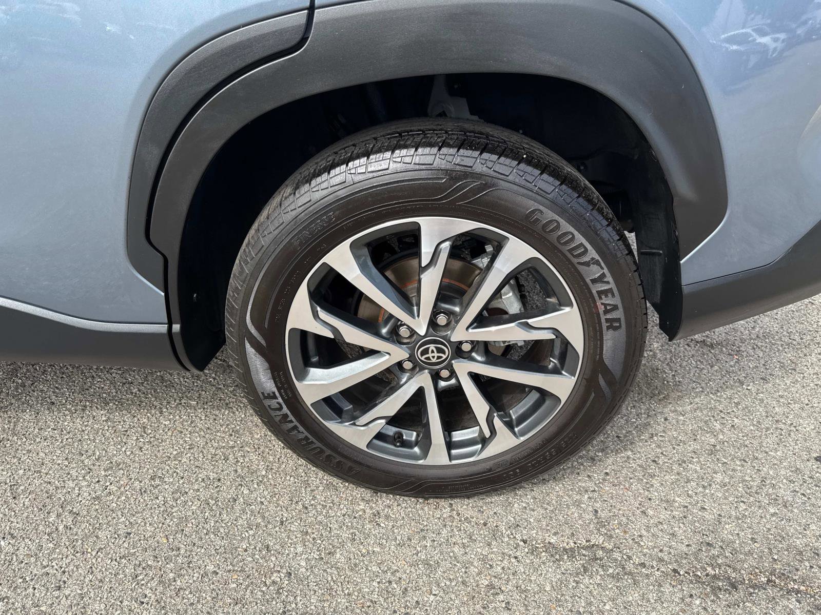 Used 2023 Toyota Corolla Cross XLE image 8