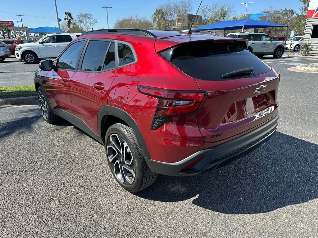 Used 2025 Chevrolet Trax RS w/ Sunroof Package image 4