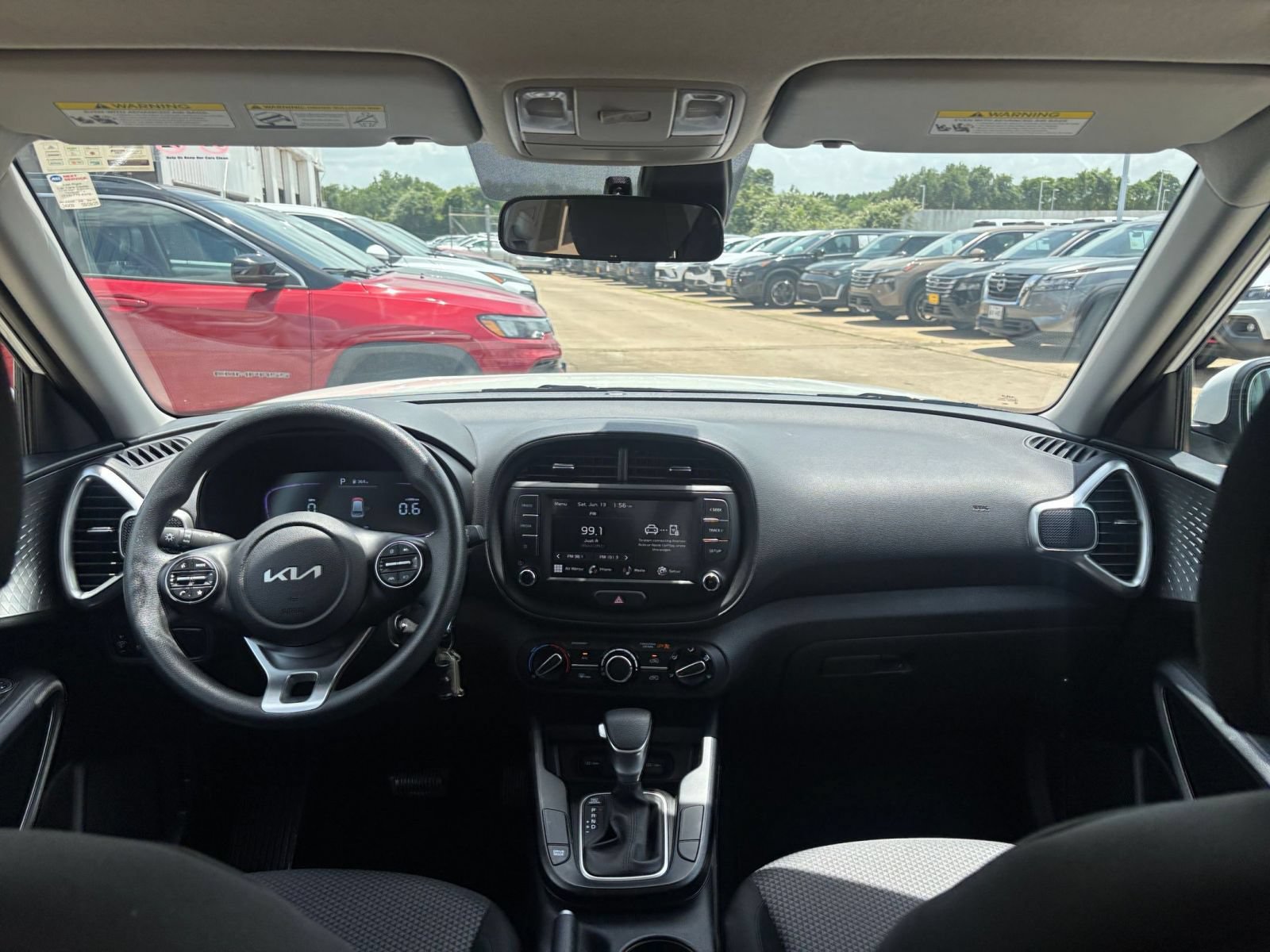 Used 2025 Kia Soul LX w/ LX Technology Package FWD image 31