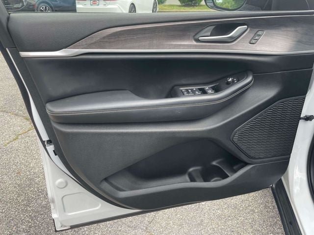 Used 2023 Jeep Grand Cherokee L Limited AWD/4WD image 19