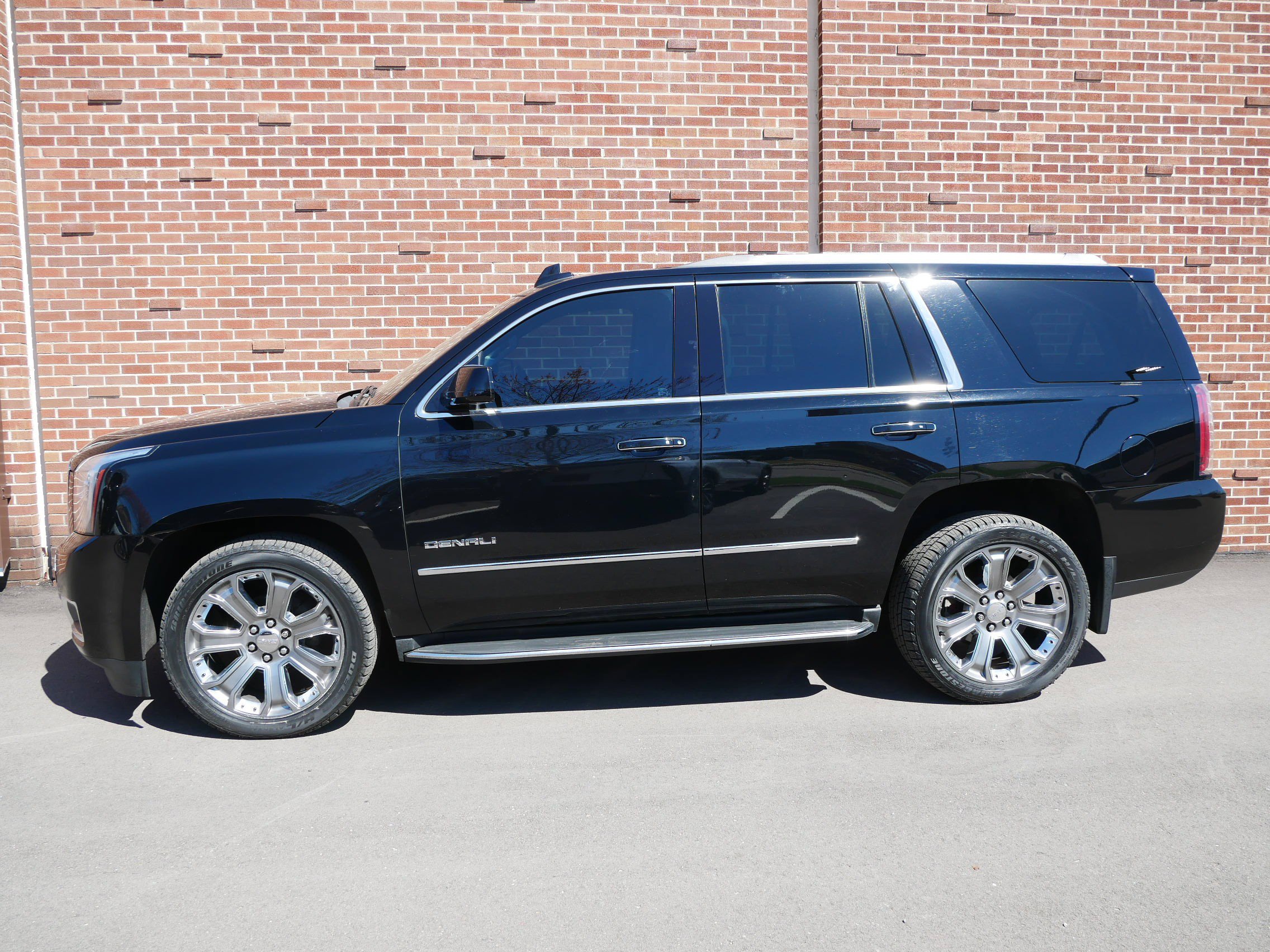 Used 2016 GMC Yukon Denali AWD/4WD image 2