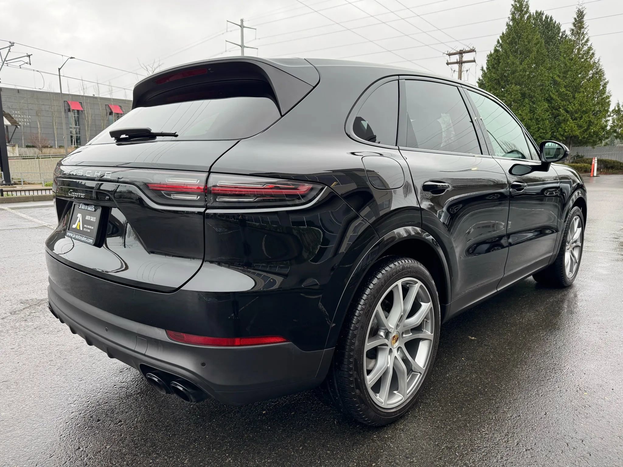 Used 2023 Porsche Cayenne w/ Sport Chrono Package (8LH) AWD/4WD image 11