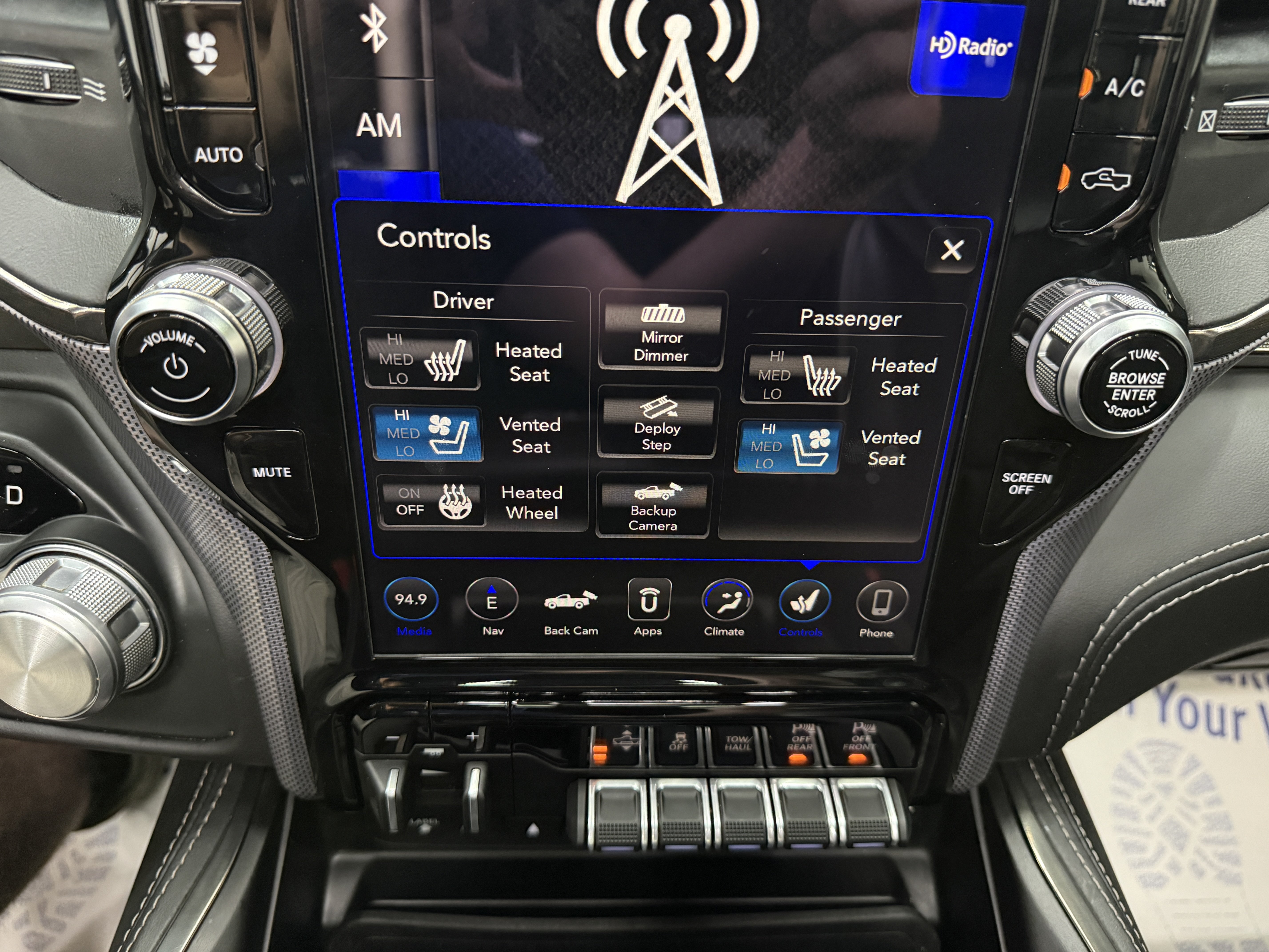 Used 2019 RAM 1500 Limited AWD/4WD image 19