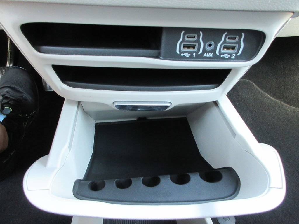 Used 2024 Chrysler Pacifica Touring-L FWD image 29