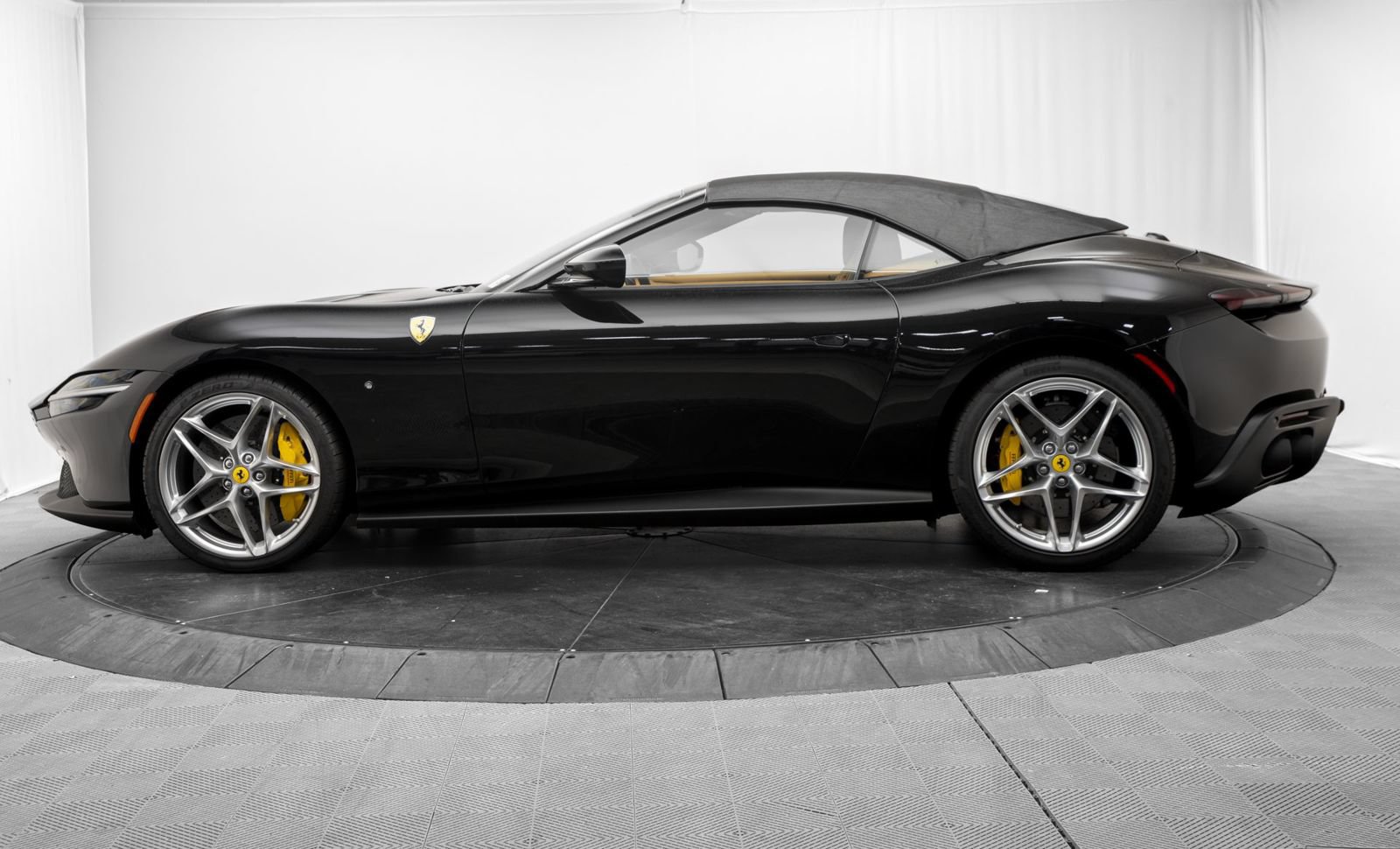 Used 2024 Ferrari Roma Spider RWD image 12