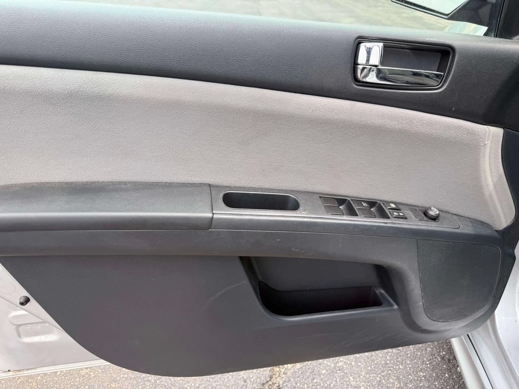 Used 2012 Nissan Sentra 2.0 SR w/ Special Edition Pkg FWD image 10
