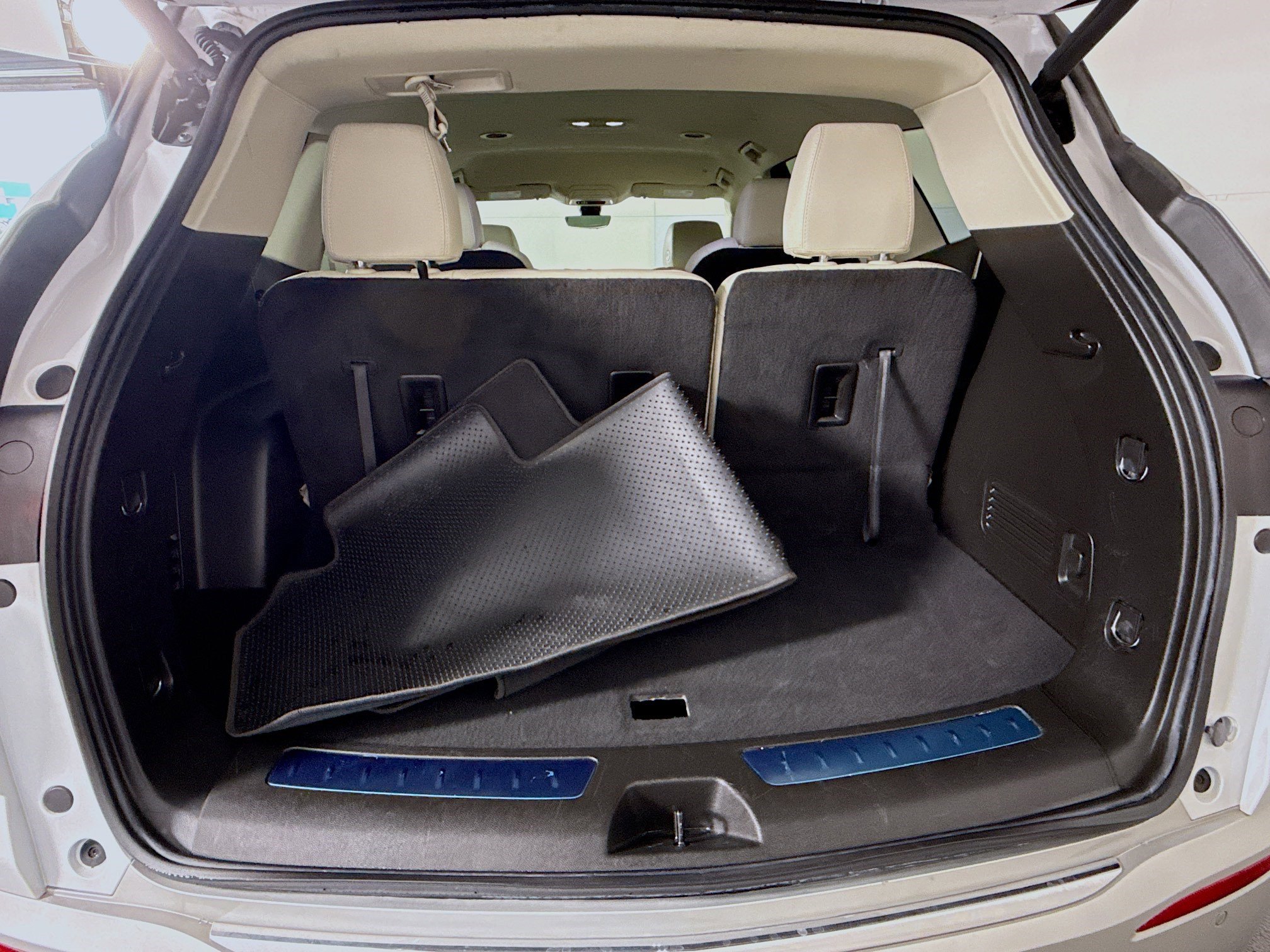Used 2023 Buick Enclave Essence FWD image 35