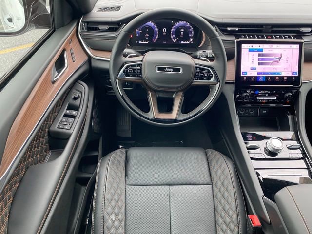 New 2025 Jeep Grand Cherokee Summit w/ Adv Protech Group IV AWD/4WD image 38