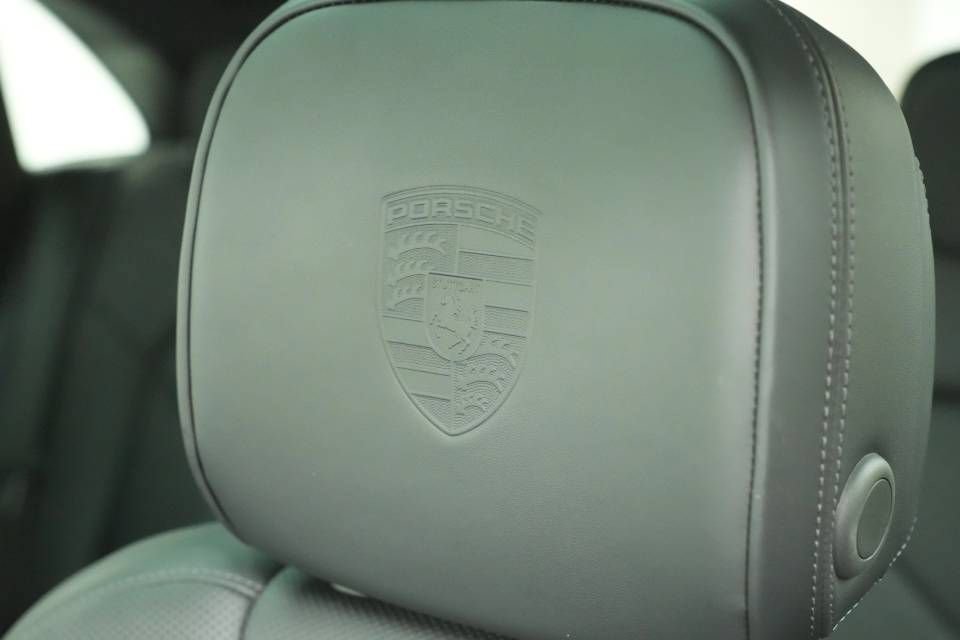 Certified 2026 Porsche Macan AWD/4WD image 36