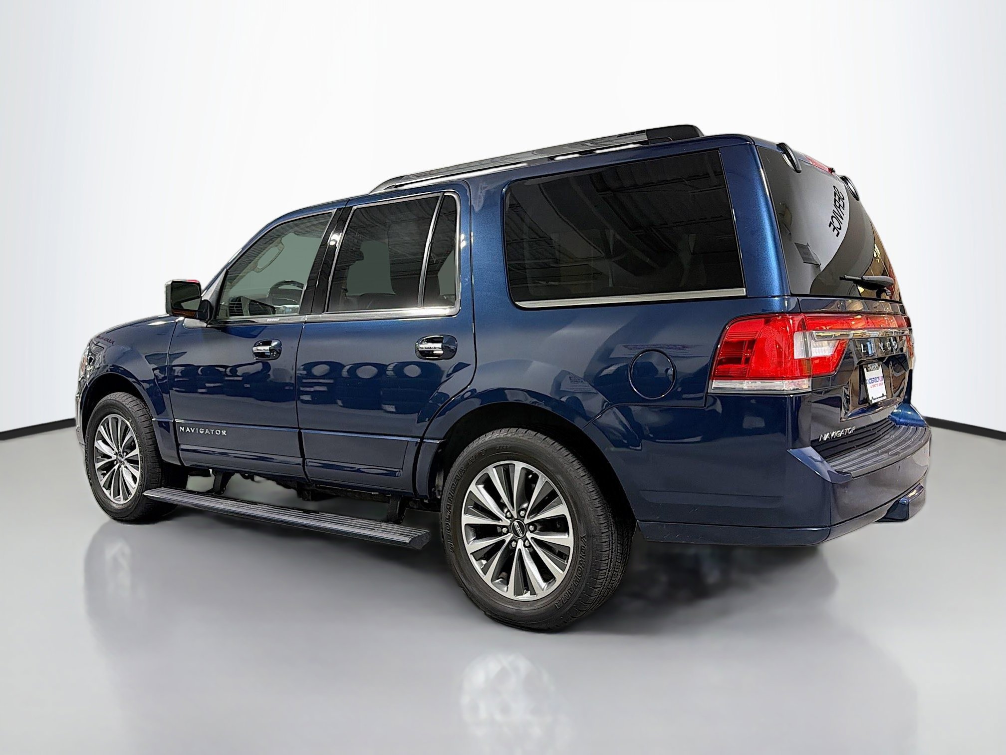 Used 2017 Lincoln Navigator Select image 4