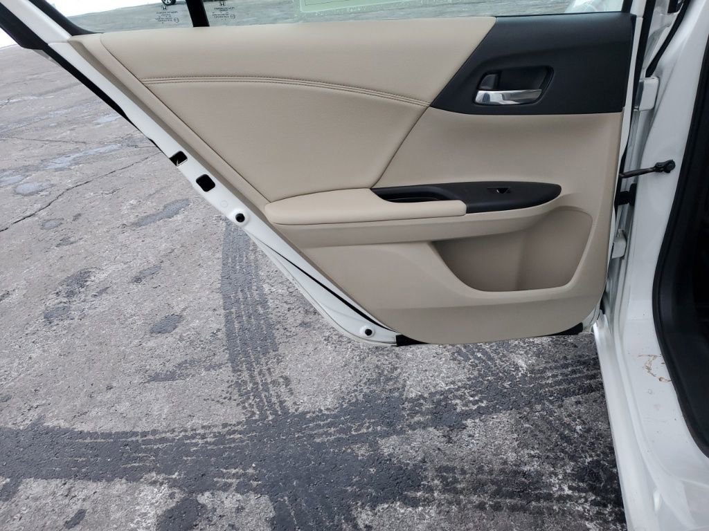 Used 2017 Honda Accord EX image 24