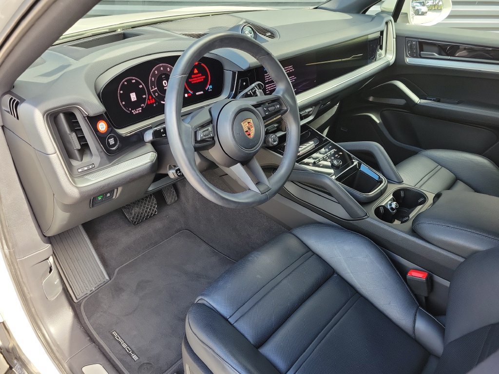 Certified 2026 Porsche Cayenne Coupe AWD/4WD image 4